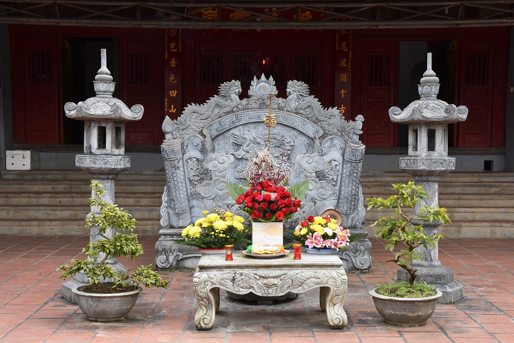 Vietnam - budh. svatostánek, Sapa
