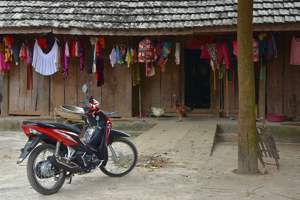 Vietnam - etnická vesnice u Tam Son
