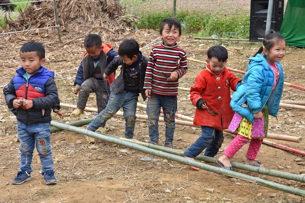 Vietnam - Květinové etnické slavnosti, severně od Yen Minh