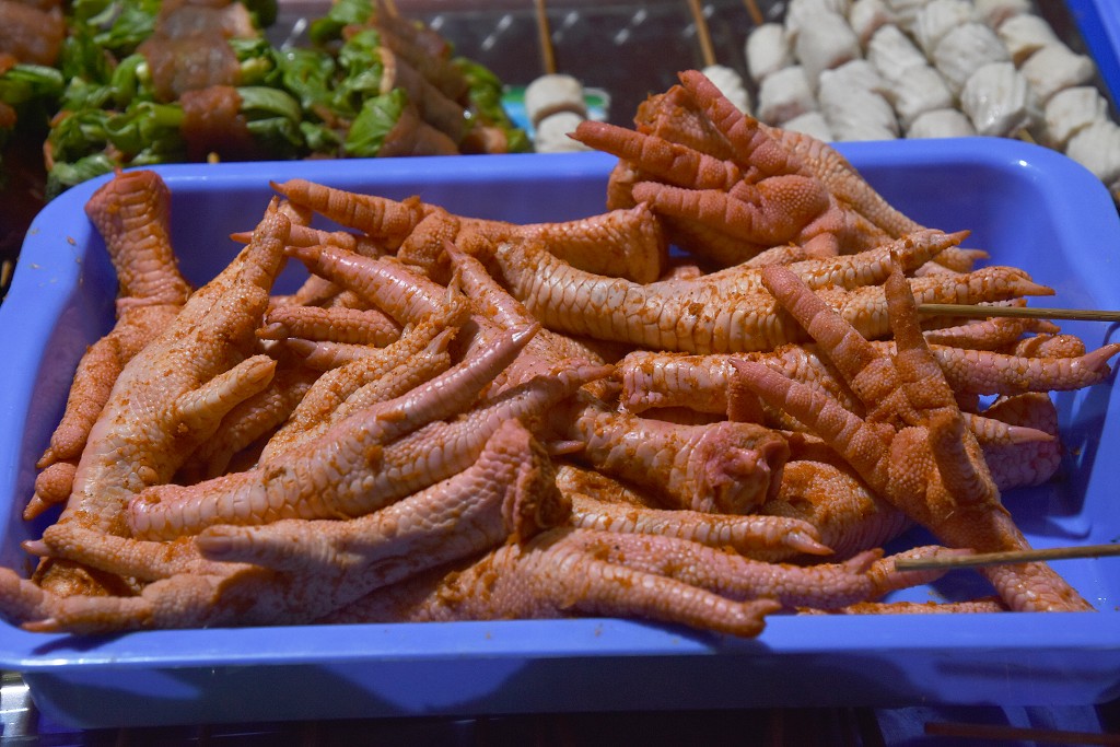 Vietnam - večerní street food, Dong Van