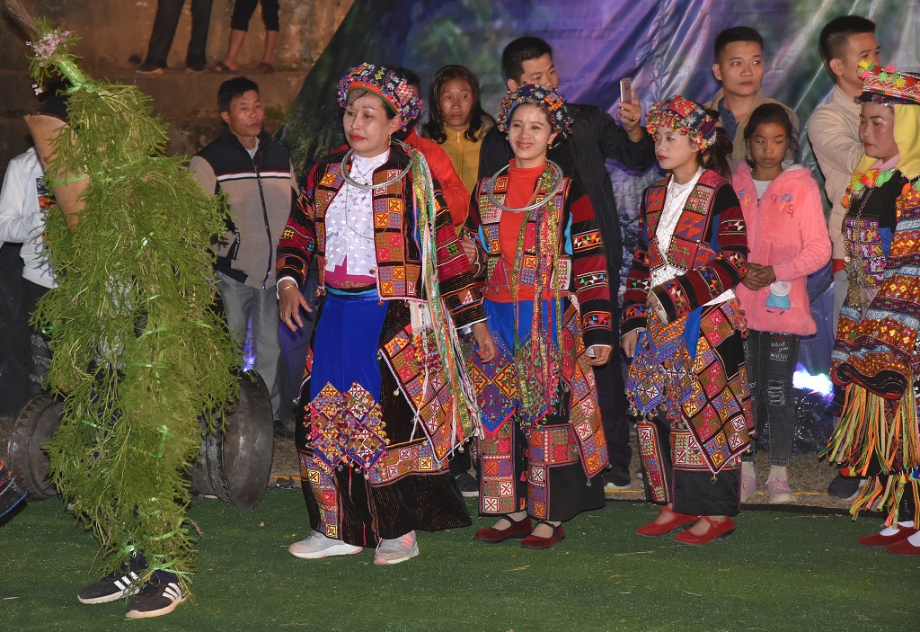 Vietnam - Hmongové, Květinové etnic. slavnosti, Dong Van