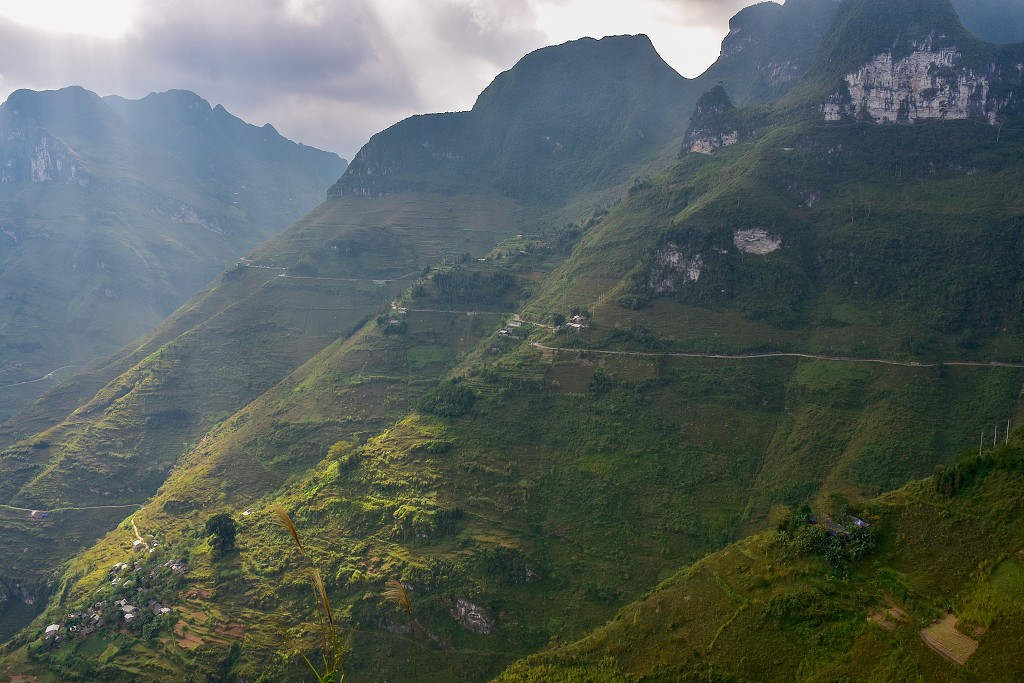 Vietnam - Dong Van UNESCO Global geopark: Dong Van - Meo Vac
