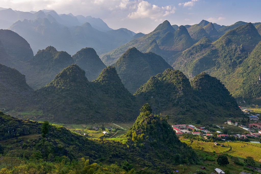 Vietnam - hory severně od Du Gia