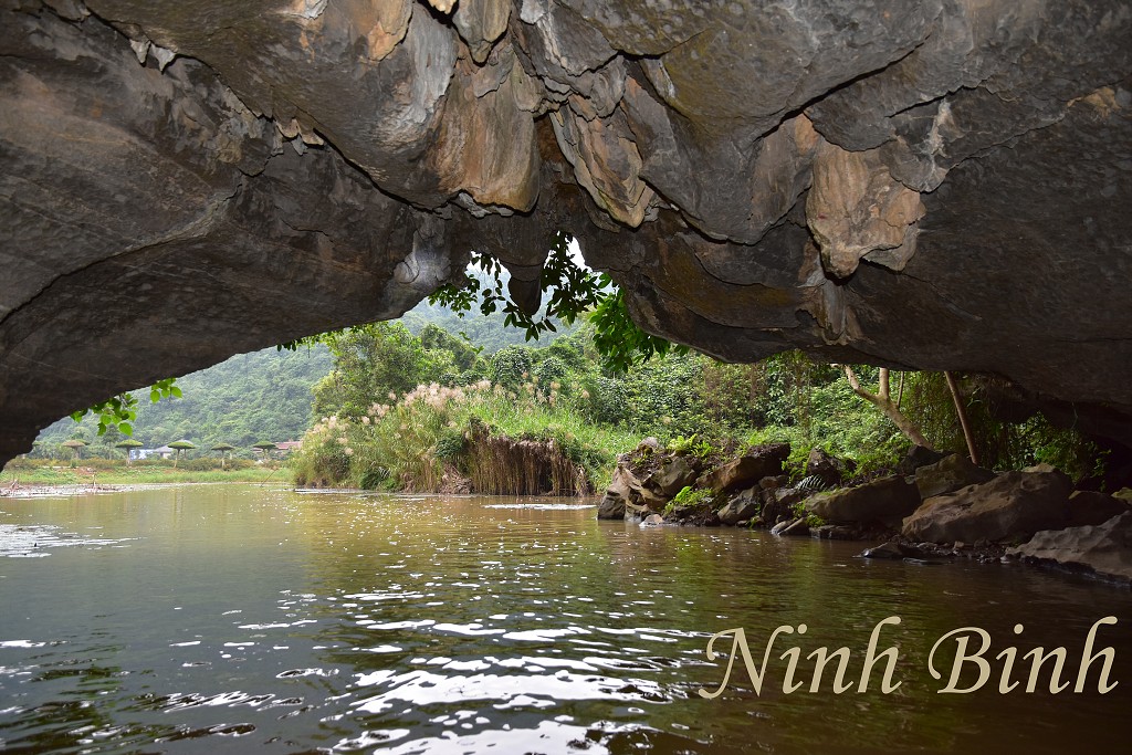 Vietnam - na lodičce do Budha Cave, ptačí rezervace u Tam Coc