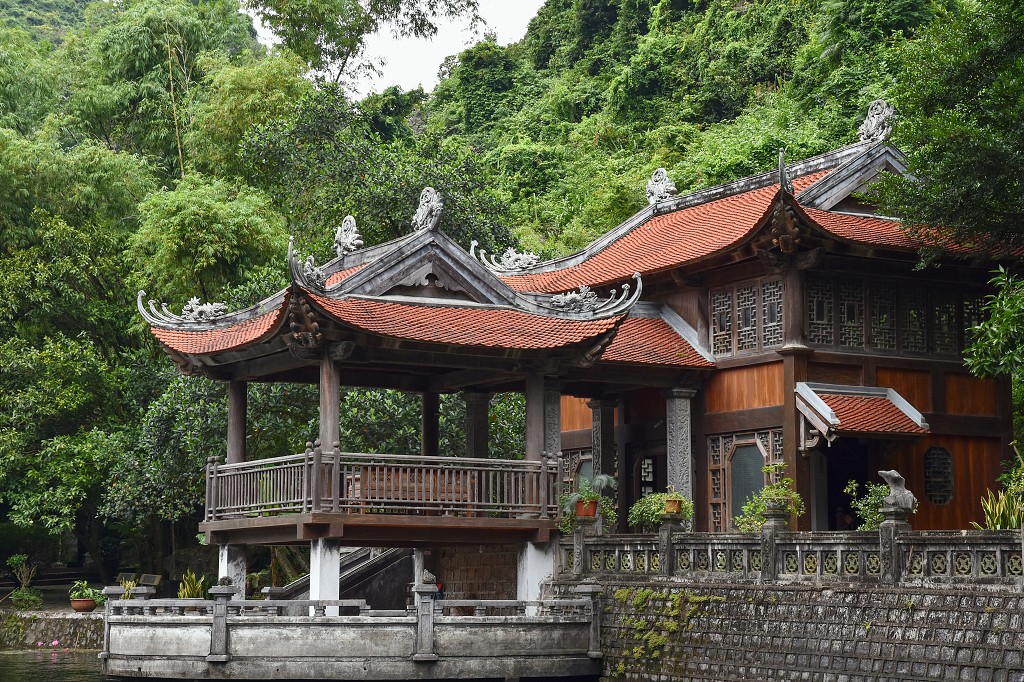Vietnam - Khong Temple - Bao Hieu Pagoda, výlet na loďkách Trang An