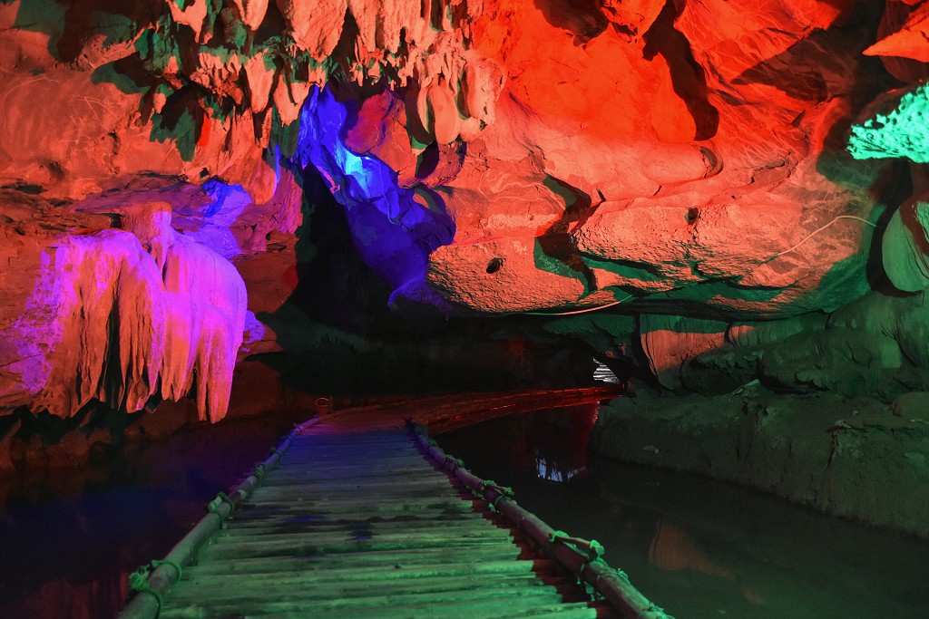 Vietnam - jeskyně Mermaid, pračí rezervace, u Tam Coc