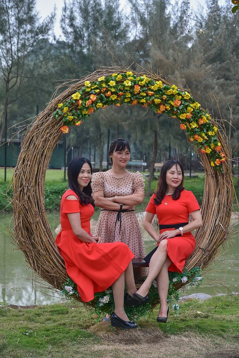 Vietnam - celonárodní vášeň - fotografovat se, u Tam Coc