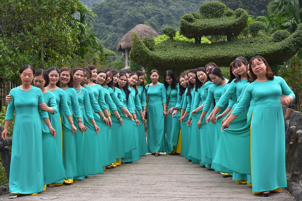 Vietnam - celonárodní vášeň - fotografovat se, u Tam Coc