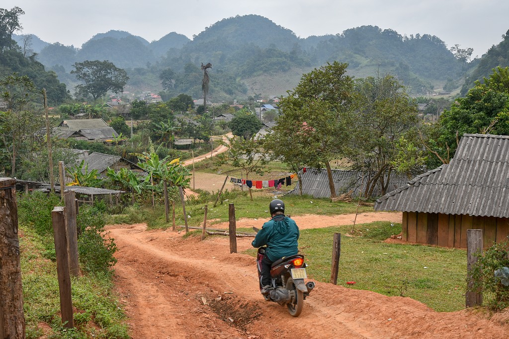 Vietnam - vesnice Hmongů, jižně od Moc Chau