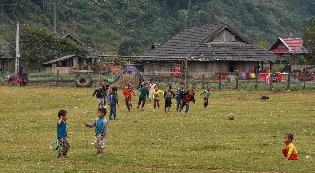 Vietnam - vesnice Hmongů, jižně od Moc Chau
