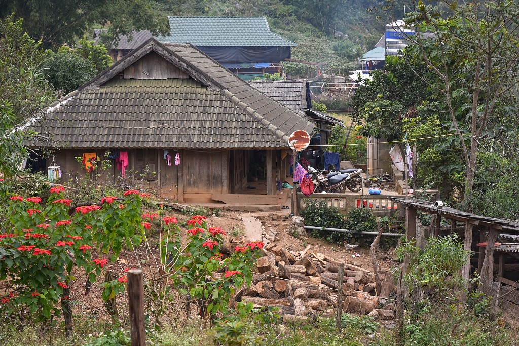 Vietnam - vesnice Hmongů, jižně od Moc Chau