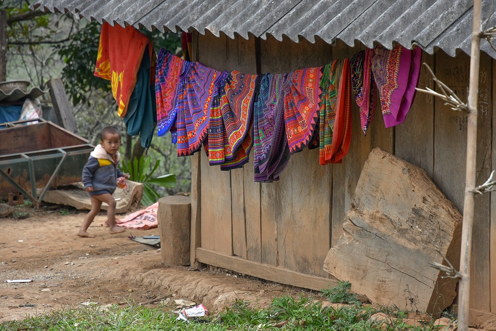 Vietnam - vesnice Hmongů, jižně od Moc Chau