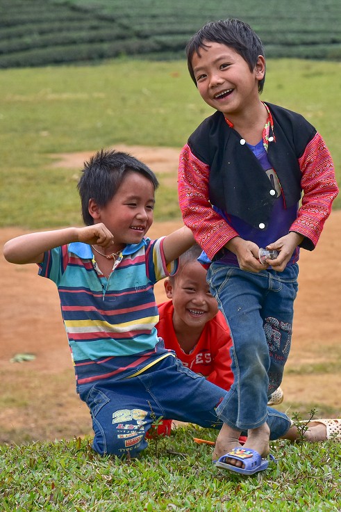 Vietnam - děti u Tan Lap, severně od Moc Chau