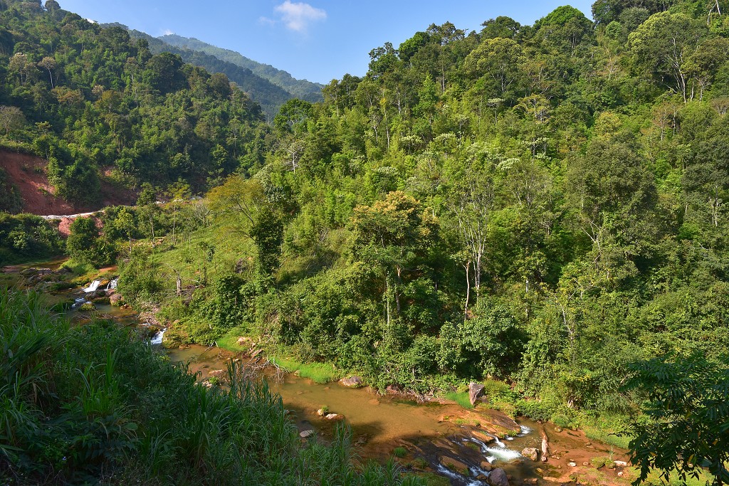 Vietnam - silnice na laoskou hranici, u Moc Chau