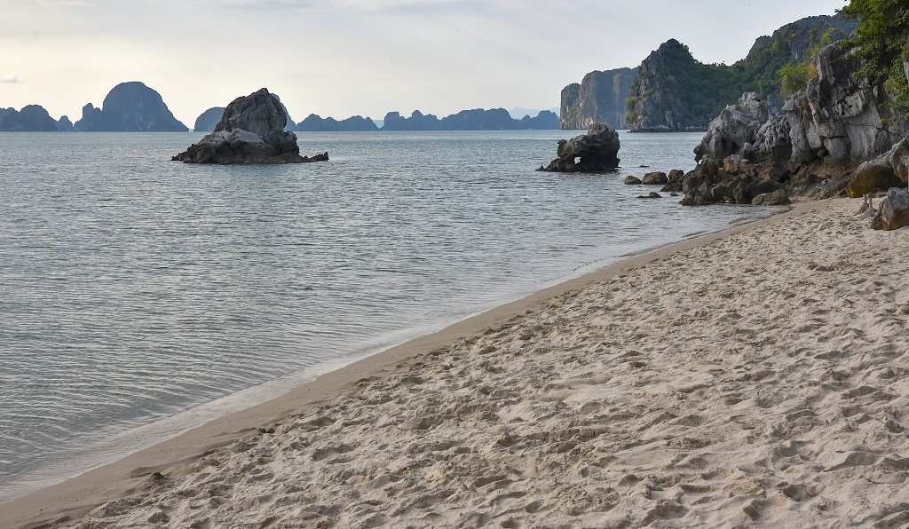 Vietnam - z Halongu lodí do zátoky Bai Tu Long