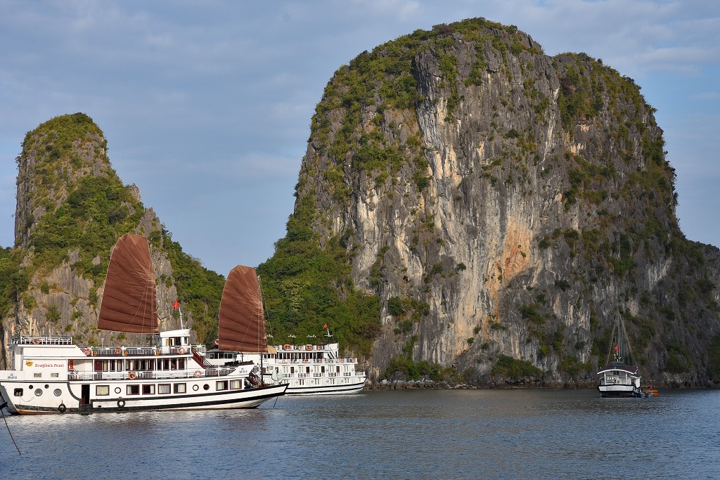 Vietnam - z Halongu lodí do zátoky Bai Tu Long
