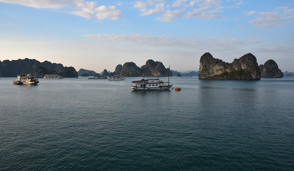 Vietnam - z Halongu lodí do zátoky Bai Tu Long