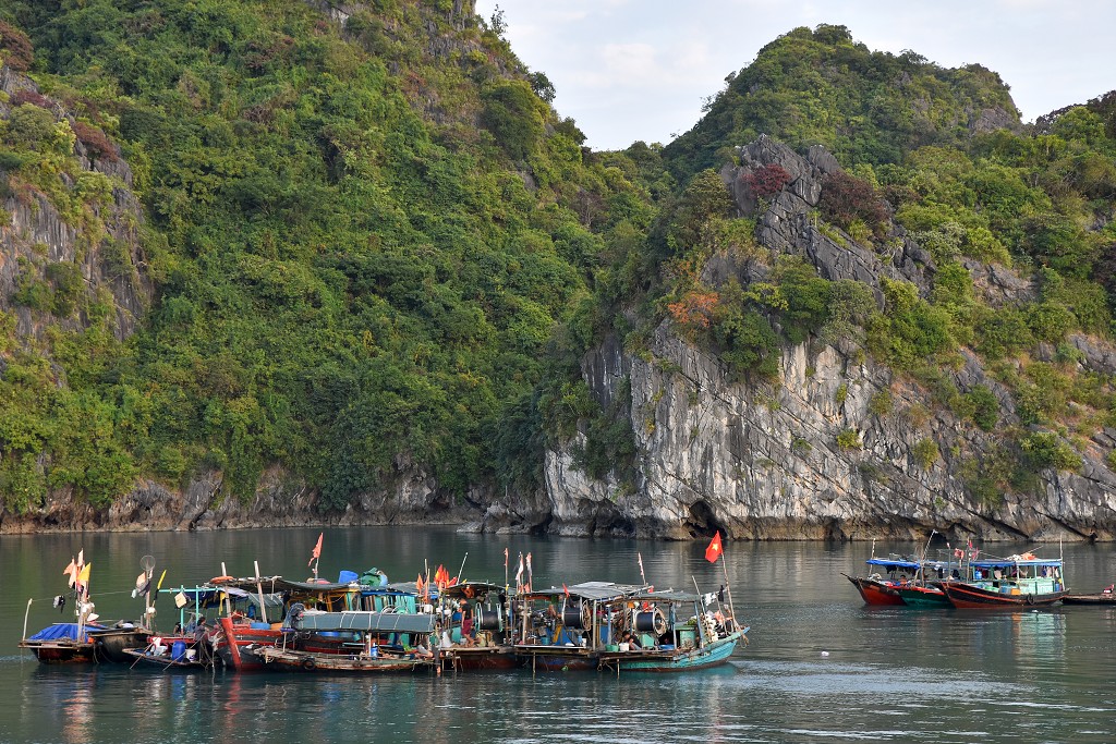 Vietnam - z Halongu lodí do zátoky Bai Tu Long