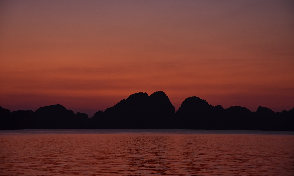 Vietnam - z Halongu lodí do zátoky Bai Tu Long