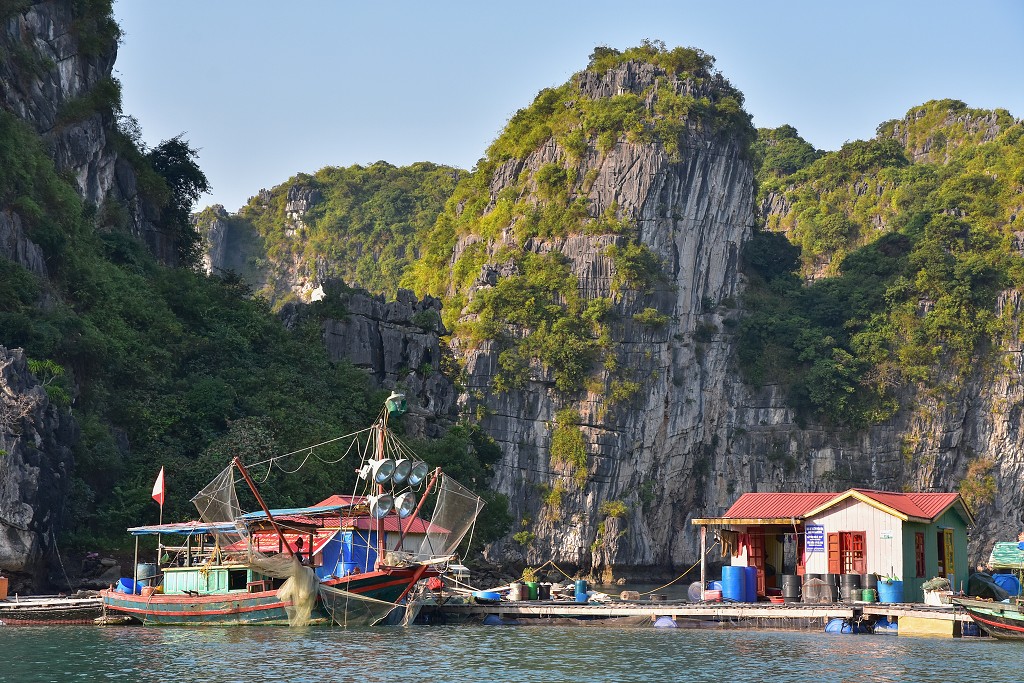 Vietnam - Lang Chai fishing village, zátoka Bai Tu Long