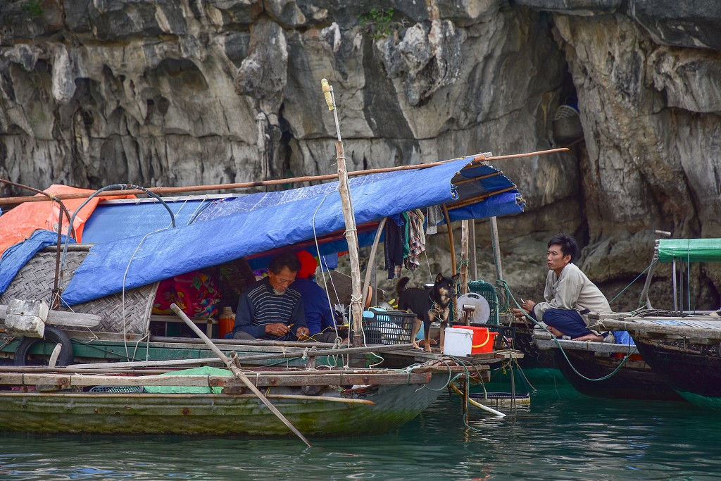 Vietnam - Lang Chai fishing village, zátoka Bai Tu Long