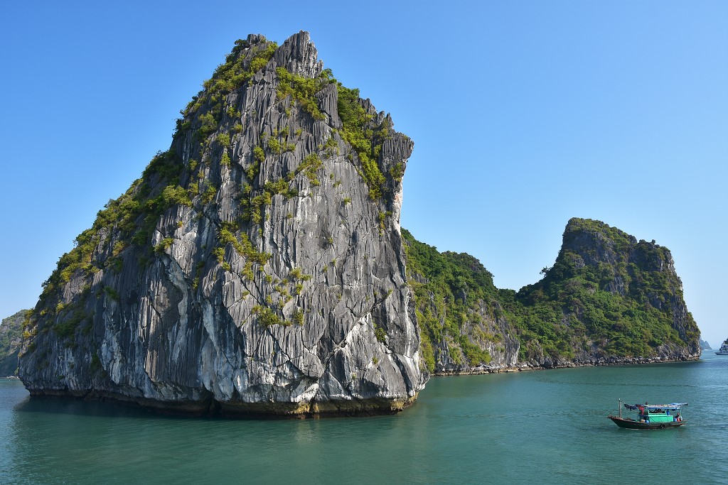 Vietnam - zátoka Bai Tu Long, u Halongu