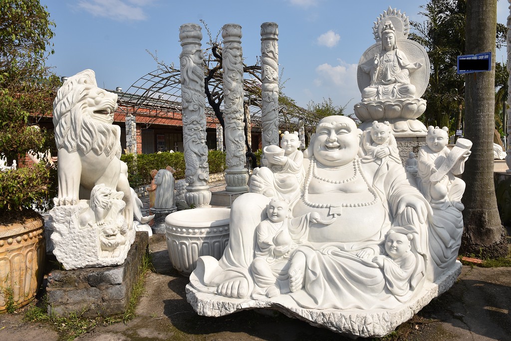 Vietnam - řemeslný shop mezi Halongem a Hanojí