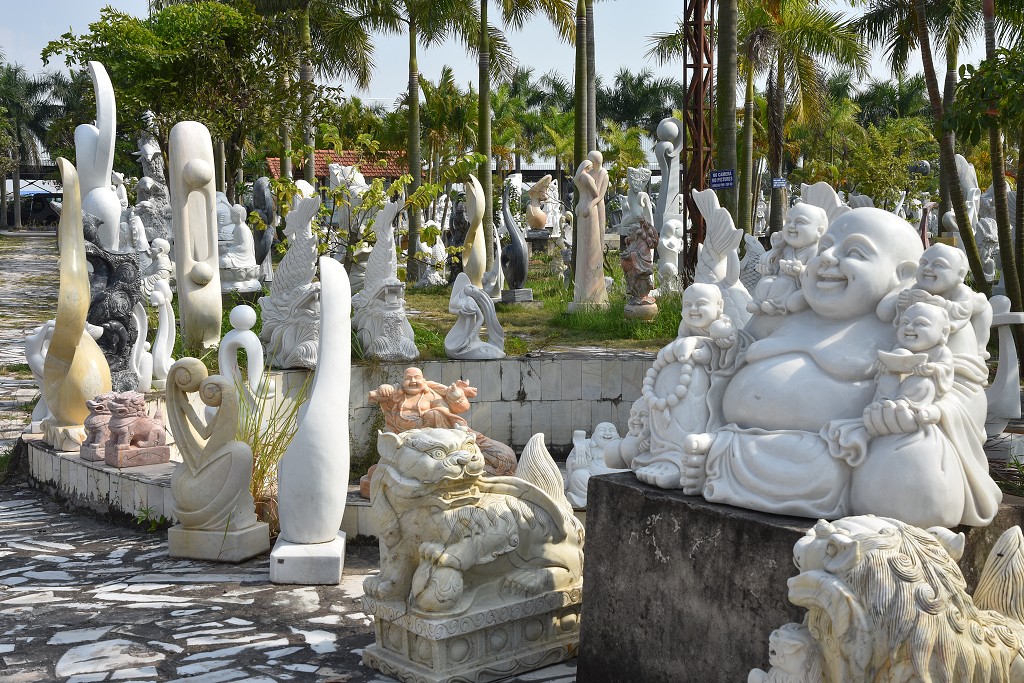 Vietnam - řemeslný shop mezi Halongem a Hanojí